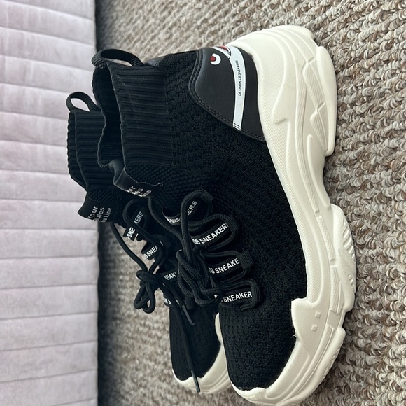 BLACK COOL SOCK-ALIKE SNEAKERS-SHARK-BRAND NEW - Picture 2 of 6